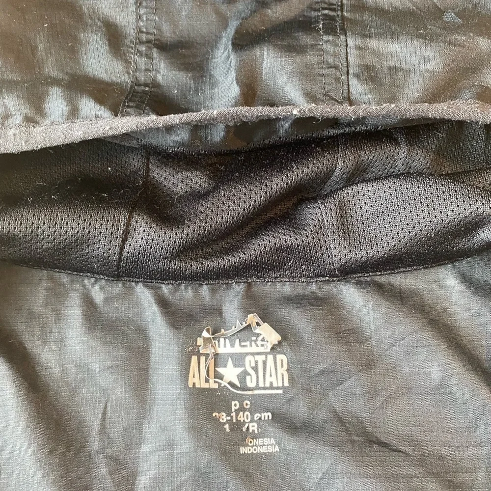 Converse lightweight windbreaker jacket.‎ Size 8-10yrs